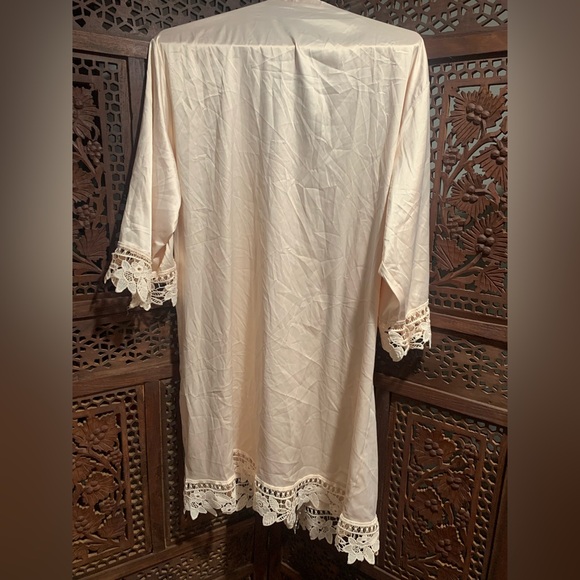 CREAM ROBE - Picture 2 of 2